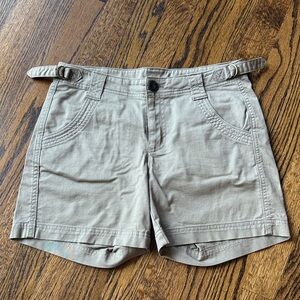 B16 Athleta Women's 2 Beige Gray Cargo Shorts